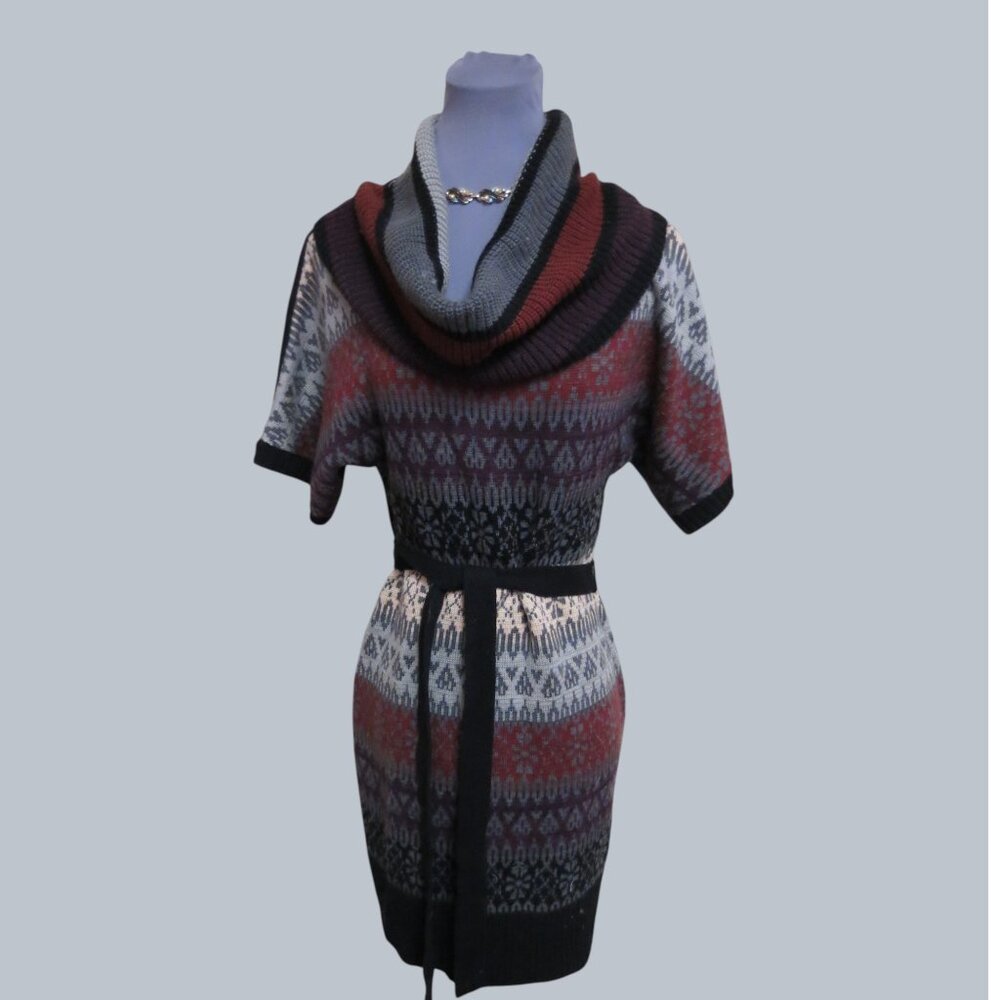 Jessica Simpson Short Sleeve sweater dress, size Small Aztec design